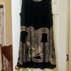 Sleeveless dress w/ lining & swirl design